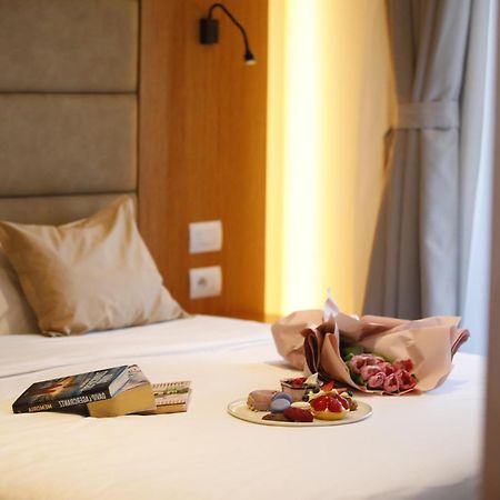 Olivia'S Hill Resort Kryemëdhej Bagian luar foto