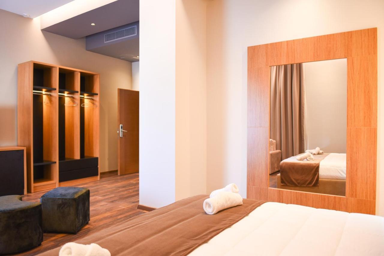 Olivia'S Hill Resort Kryemëdhej Bagian luar foto