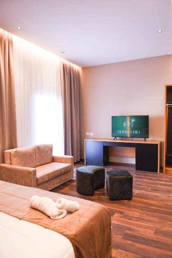 Olivia'S Hill Resort Kryemëdhej Bagian luar foto