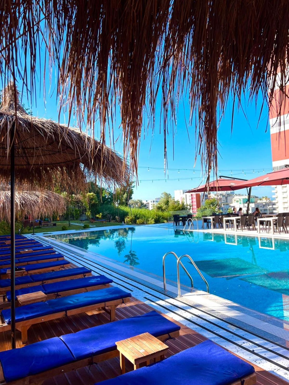 Olivia'S Hill Resort Kryemëdhej Bagian luar foto