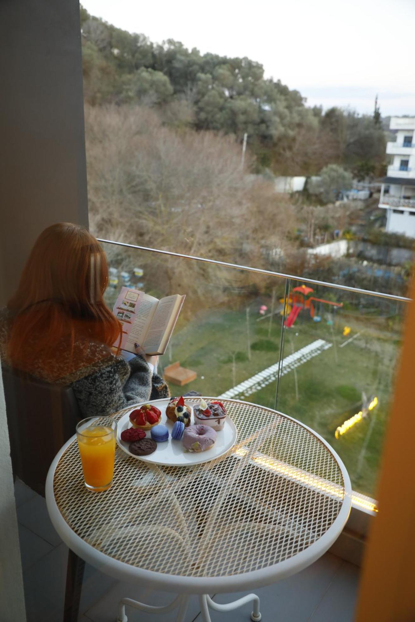Olivia'S Hill Resort Kryemëdhej Bagian luar foto