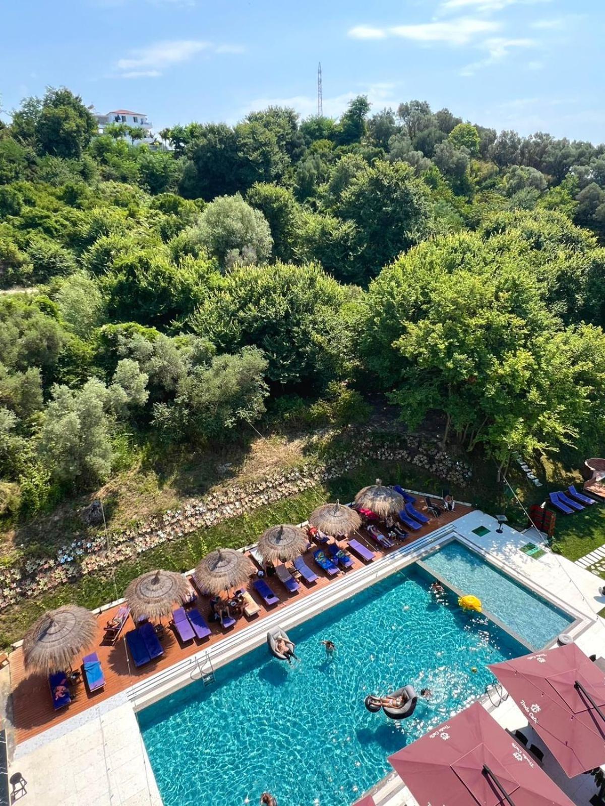 Olivia'S Hill Resort Kryemëdhej Bagian luar foto
