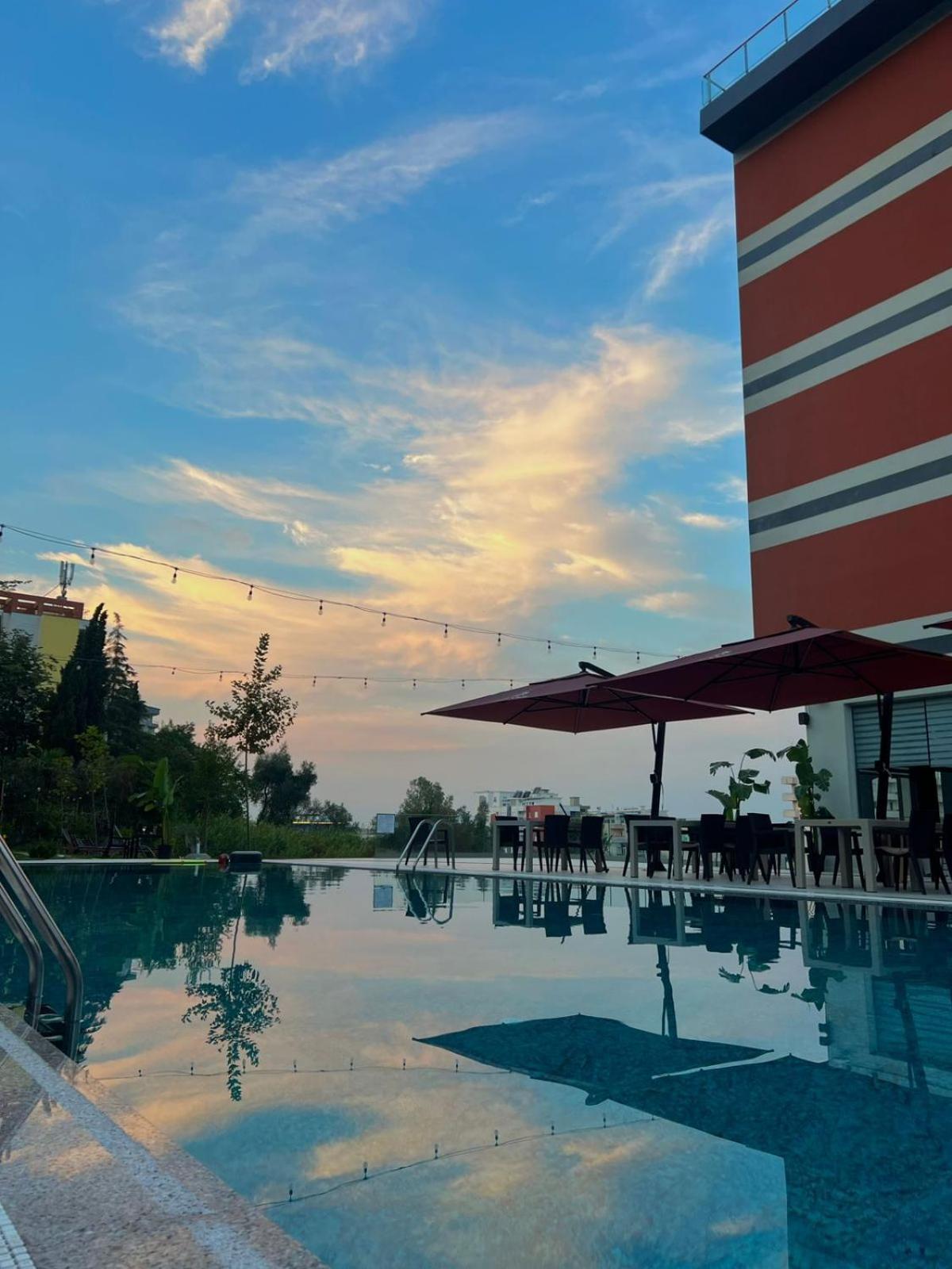 Olivia'S Hill Resort Kryemëdhej Bagian luar foto