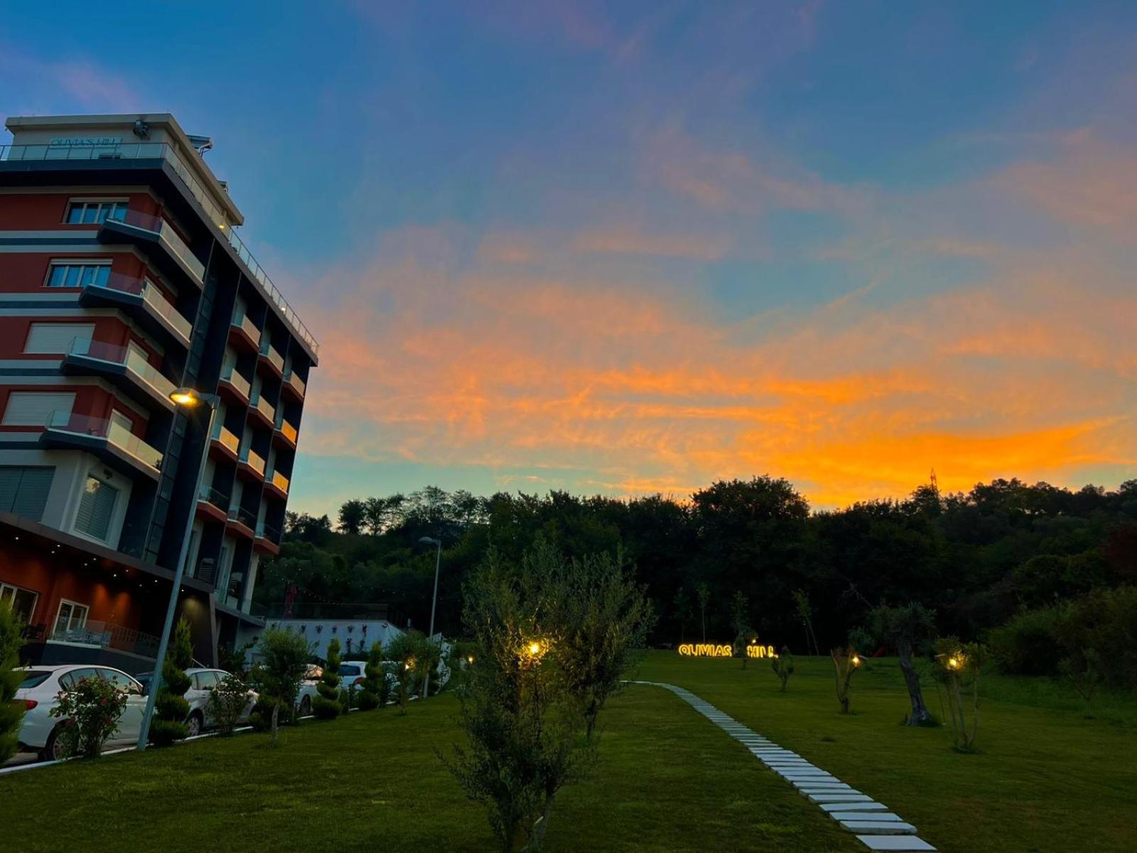 Olivia'S Hill Resort Kryemëdhej Bagian luar foto