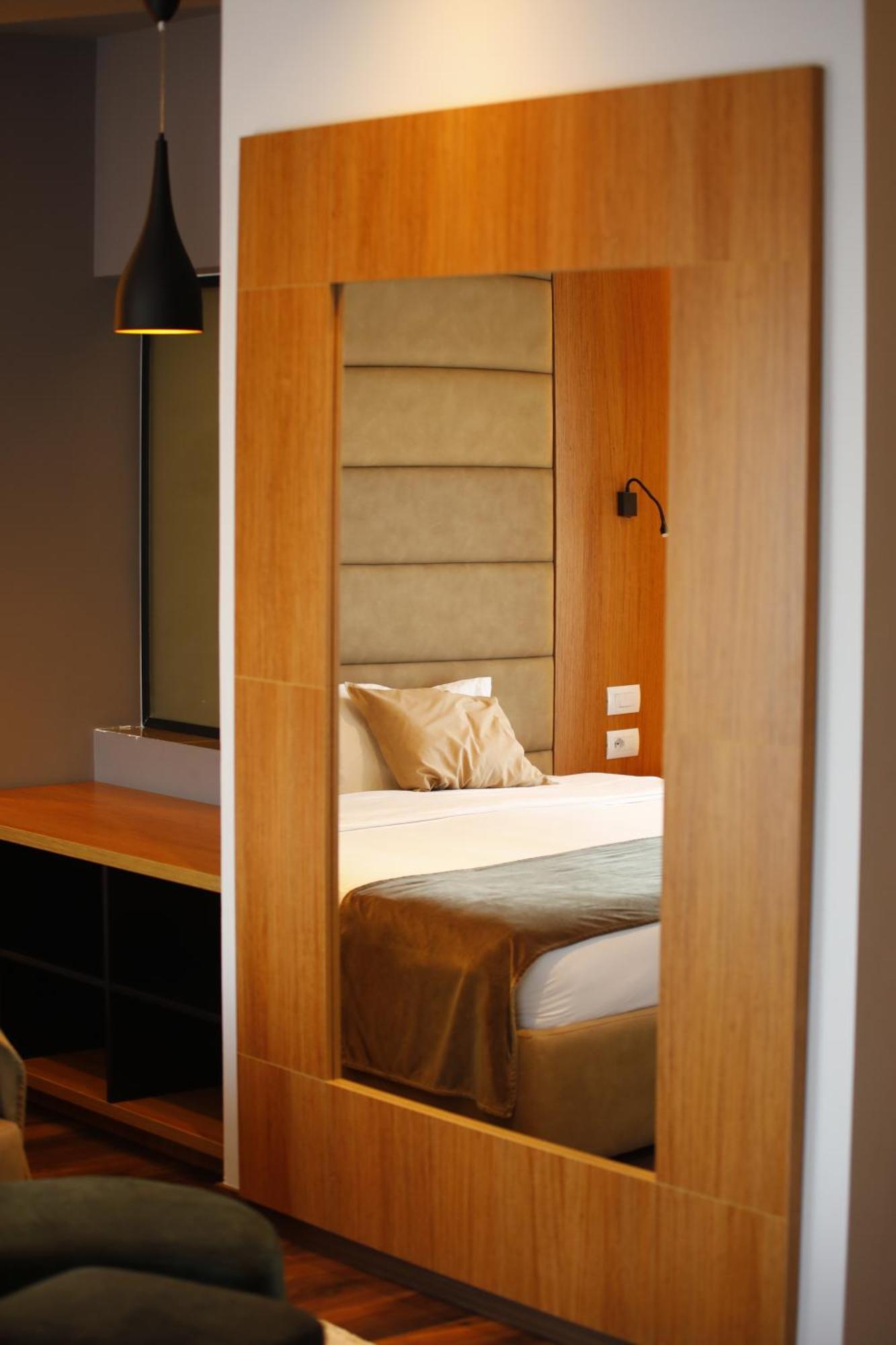 Olivia'S Hill Resort Kryemëdhej Bagian luar foto