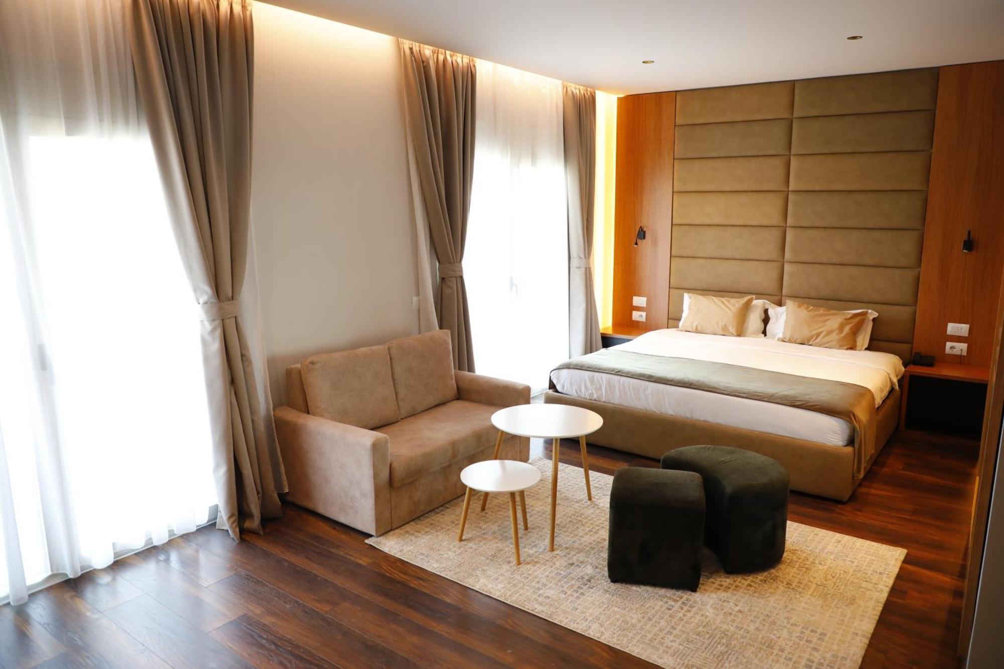 Olivia'S Hill Resort Kryemëdhej Bagian luar foto