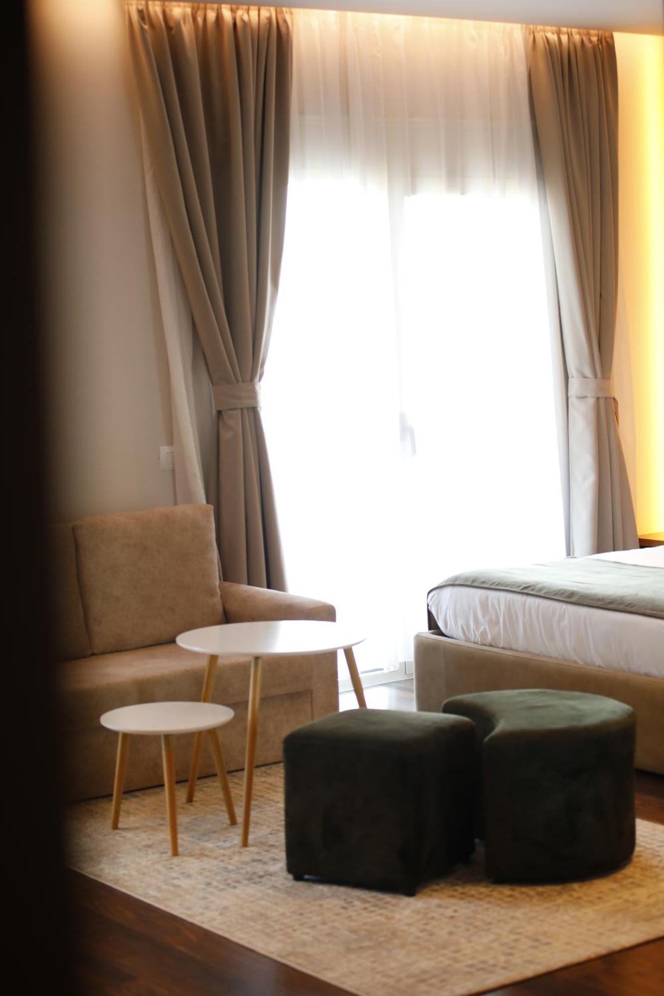 Olivia'S Hill Resort Kryemëdhej Bagian luar foto