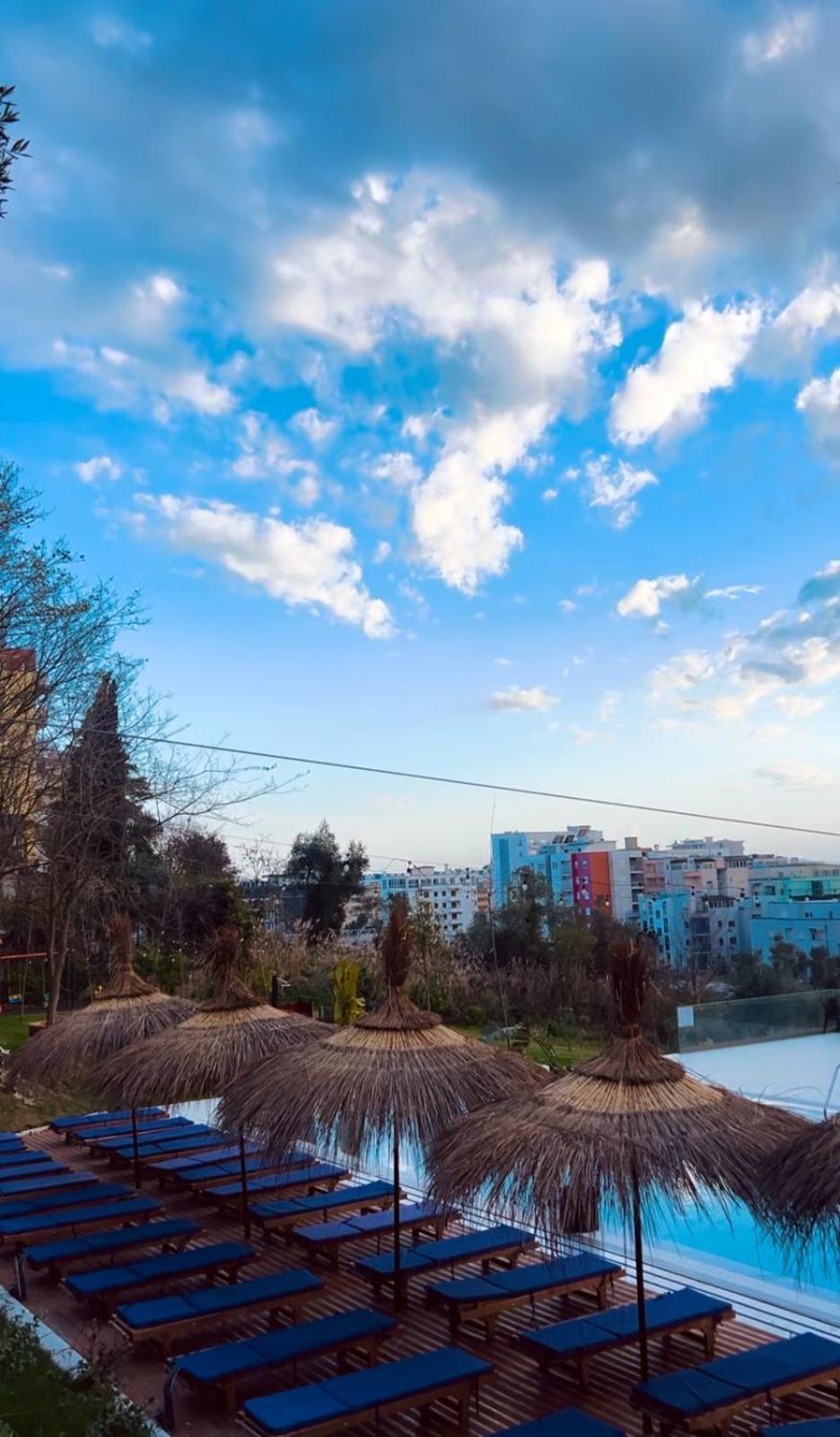 Olivia'S Hill Resort Kryemëdhej Bagian luar foto