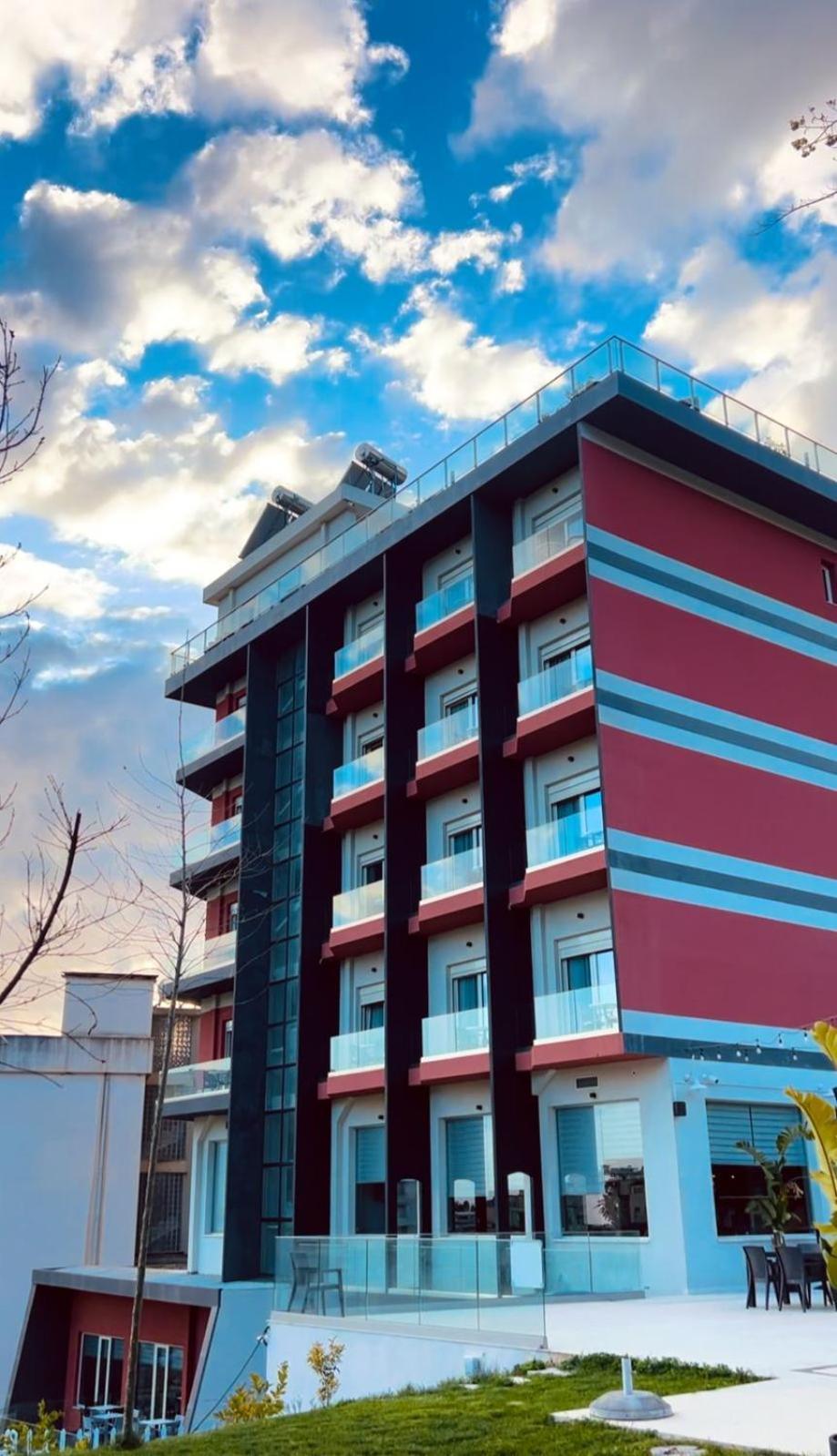 Olivia'S Hill Resort Kryemëdhej Bagian luar foto